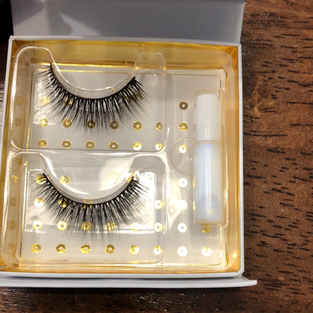 MONROE 3D Silk Lashes - Picture 3 of 4
